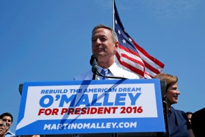 Former Maryland Governor Martin O'Malley is joined by his wife Katie O'Malley (R) as he announces his intention to seek the Democratic presidential nomination during a speech in Federal Hill Park in Baltimore, Maryland, United States, May 30, 2015.  O'Malley, 52, becomes the third candidate to officially bid for the Democratic nomination, joining Hillary Clinton and Senator Bernie Sanders (I-VT).  REUTERS/Jim Bourg