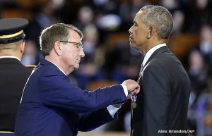 barack-obama-ashton-carter-medal-580x375